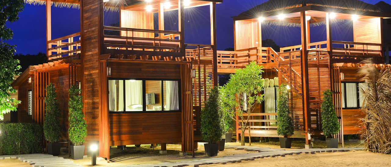 cover Travelling to Kho Payam, 3 Days 2 Nights at Bluesky Resort Hotel which is known as Maldive of Thailand by Mae Pranome