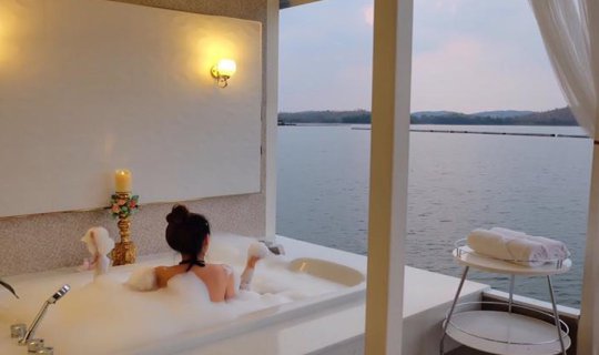 cover Party at Kanchanaburi at Raya Buri Resort: Romantic atmosphere by the Srinakarin Dam