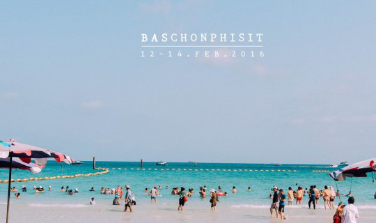 cover Backpack, camera in hand, exploring Koh Lan (Ubon - Koh Lan)