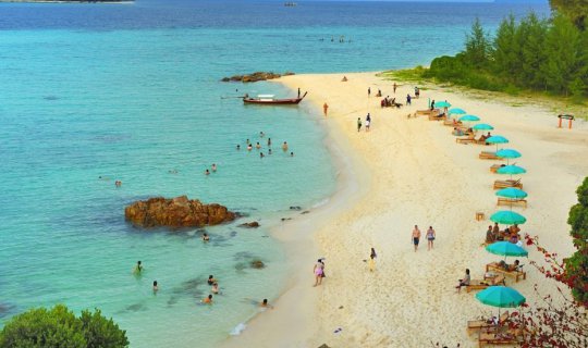 cover Island hopping from Koh Lipe to Langkawi.