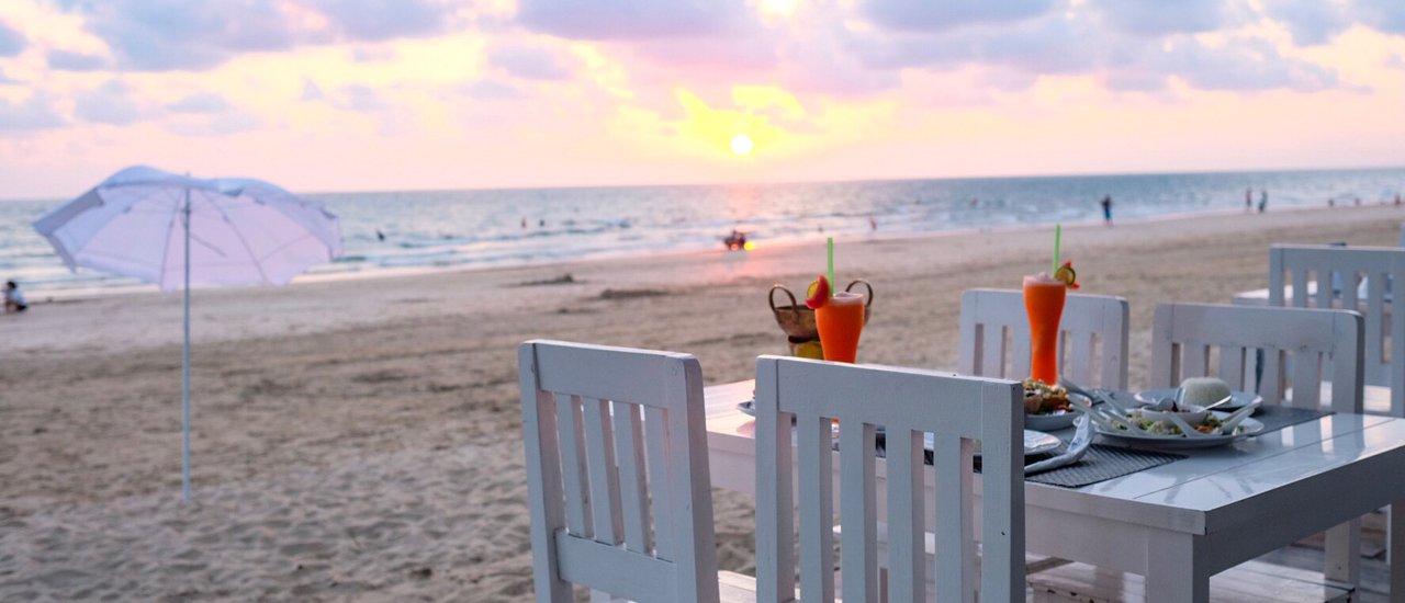 cover Sunset Beach: Relax and enjoy the view of the western sea.