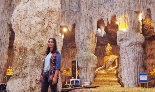 Cover Kale with Mom to Worship at Wat Klang Bang Wai, a Landmark Cave Temp...