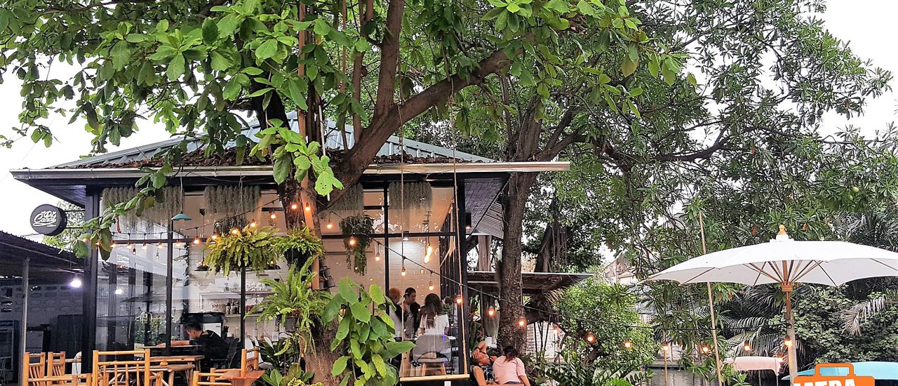 cover Café de canal - Canal Coffee
This translation is concise, simple, and maintains the original meaning of the phrase. It avoids unnecessary information and focuses on the core translation.