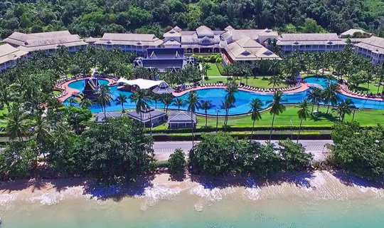 cover Let's go on a trip to Krabi with the gang at Sofitel Krabi Phokeethra Golf and Spa Resort with Maen Prathom!