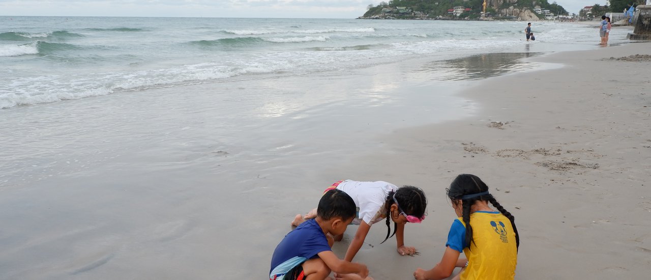 cover Happy holidays at Huahin beach!🏖️