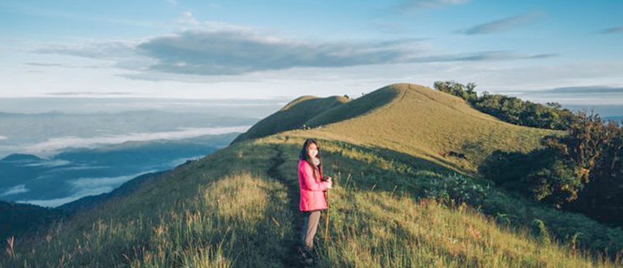 cover "Those who haven't booked 'Mon Jong,' the first mountain in their lives, with the conquest on a rainy day --> 6 hours straight!"