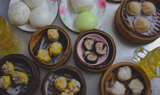 Cover "Legendary dim sum with a ten-baht price tag, a delicious wait worth...