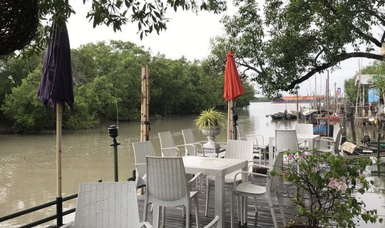 cover Rataratara Resort: Riverside Accommodation on the Bang Pakong River, Breathe Easy with Ozone Just a Short Distance from Bangkok.