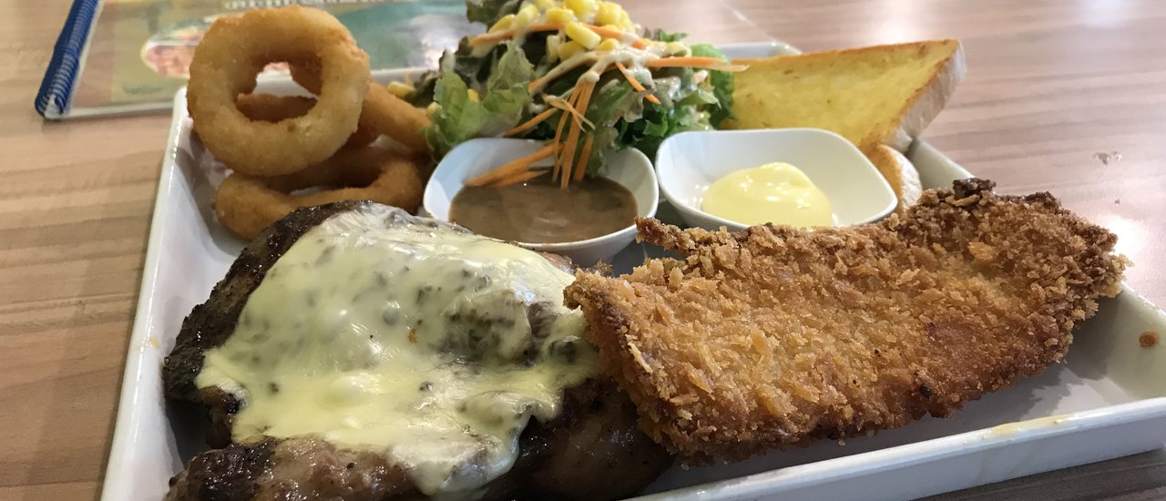 cover The steak is delicious and looks good at a price of less than 100 baht. The small steak shop is located under the Children's Palace building on Vibhavadi Rangsit Road.