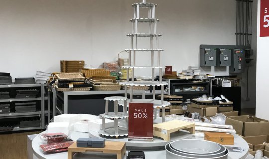 cover A food entrepreneur's shopping paradise.