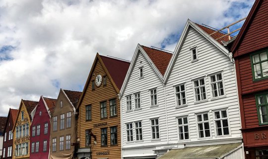 Cover Bryggen / Bergen's Classic Wooden Houses...