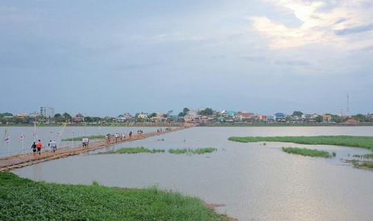 Cover Back to the old days at Wat Klang Kwan, Payao / Wat Tilokaram...