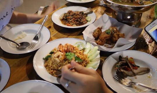 cover Spicy Ribs at Saman Nakhon