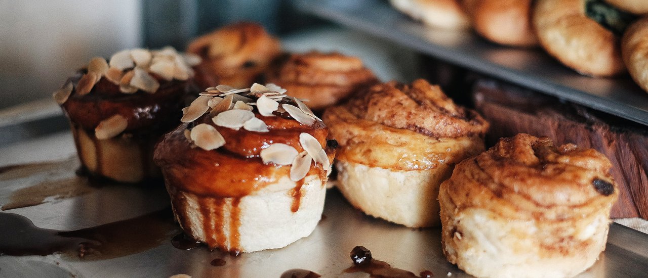 cover Pollen-covered baked goods