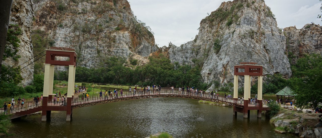 cover Khao Ngu Stone Park in Ratchaburi on a crowded day.