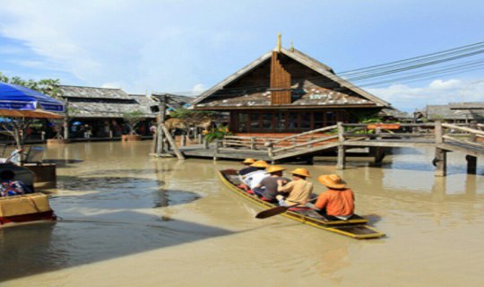 Cover Visiting Pattaya? Don't miss the 4 Regions Floating Market! Shop for...