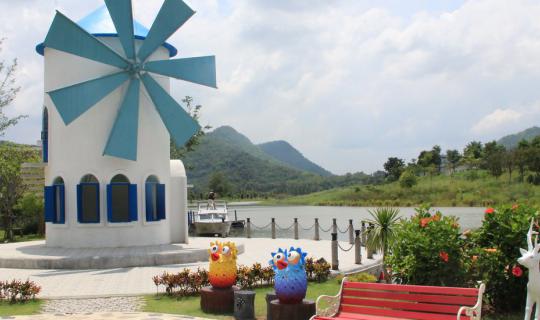 cover "A trip to Suan Phueng with old-school friends...a hundred of happiness and a million of joy"