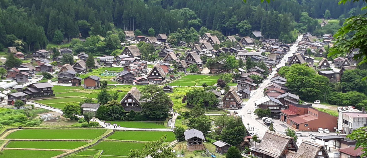cover Behold with your own eyes, the breathtaking beauty of Shirakawa-go.