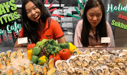 Cover (English) 7 Days, 7 Styles: A Buffet Dinner Review at Zeta Café (Hol...