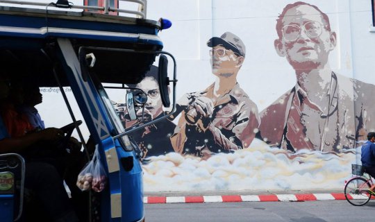 Cover Phuket: A Journey with Yaya
This sentence translates to "Phuket: A ...