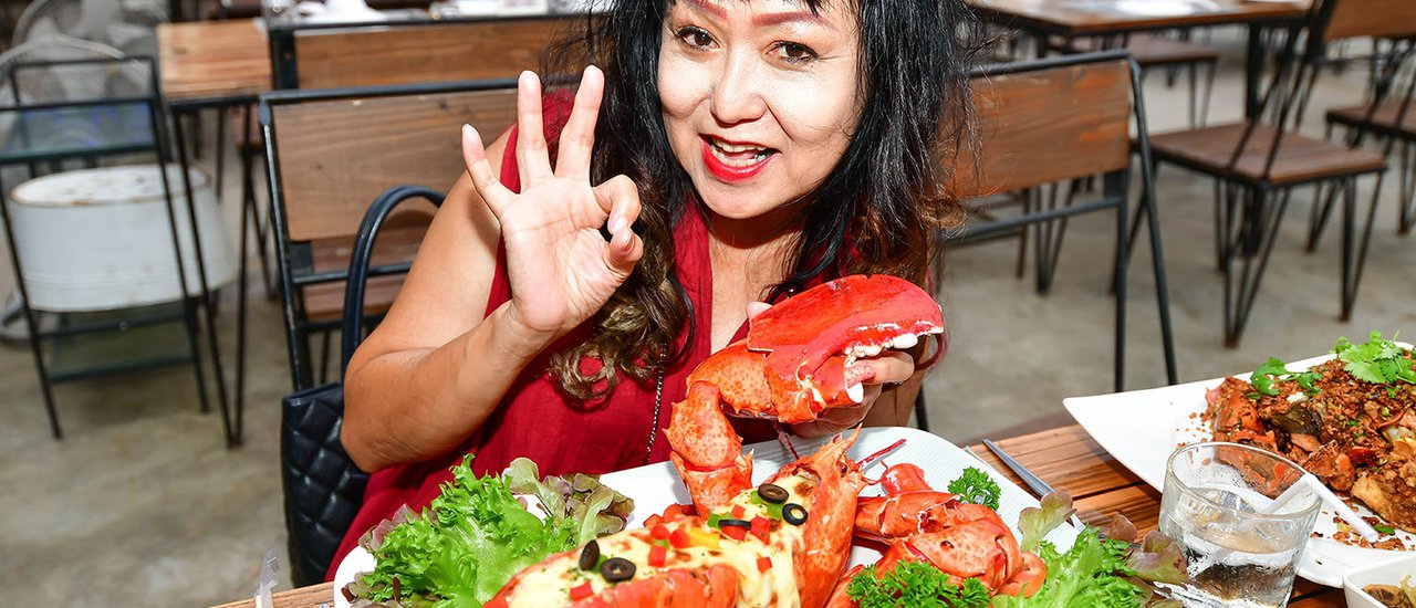 cover Let's Go Eat "Goi Hin Man" at Ruea Dhang Seafood Market with the Concept "From the Boat to Us, From Us to You" with Mae Pranom.