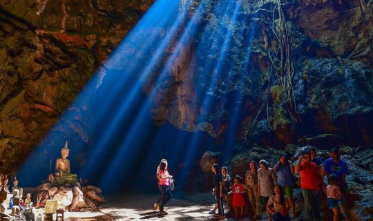 cover ...Eat-travel Phetchaburi, explore Chao Samran Beach, sleep at Fisherman's Resort with Maenom.