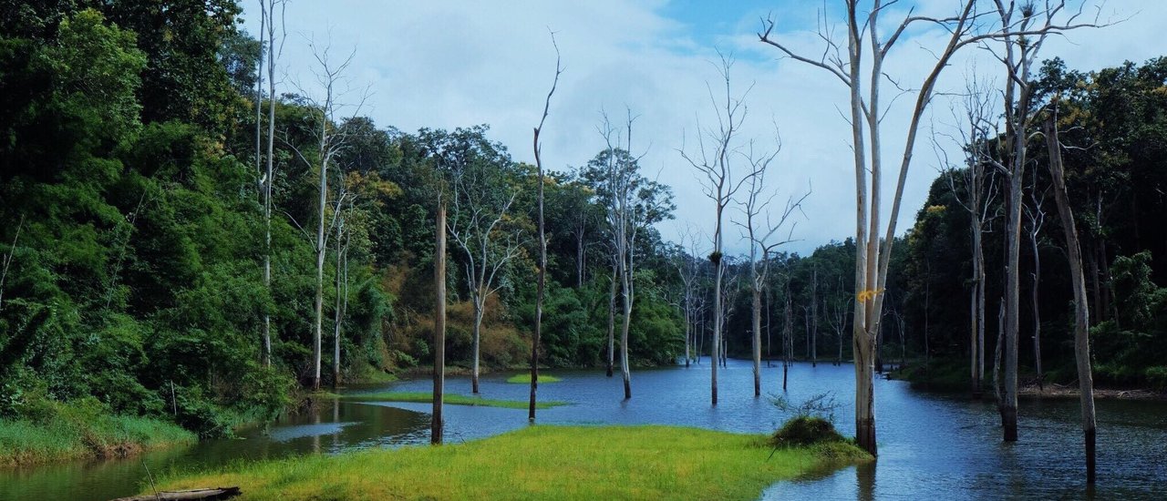 cover Sor Tue Lake, a hidden gem in Mae Hong Son, Thailand.