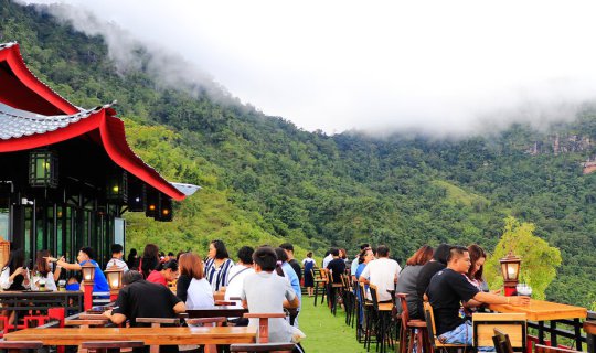 Cover With 4 hours to spare, I warped to Khao Kho to enjoy a coffee break ...