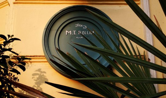 cover M.T. Rollin Club: A Vintage Haven