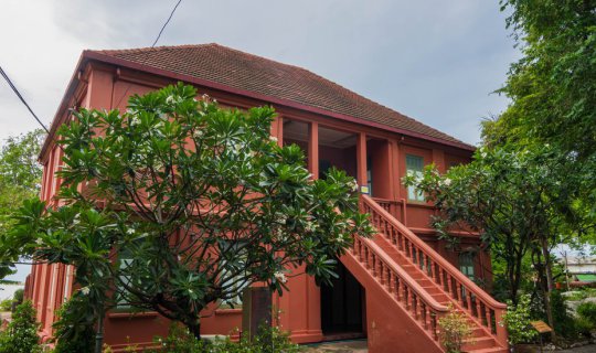 Cover Red Building @ Ang Sila, Chonburi...