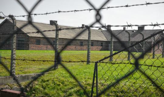 Cover Lessons from the past...Auschwitz : ค่ายกักกันนรกนาซี...