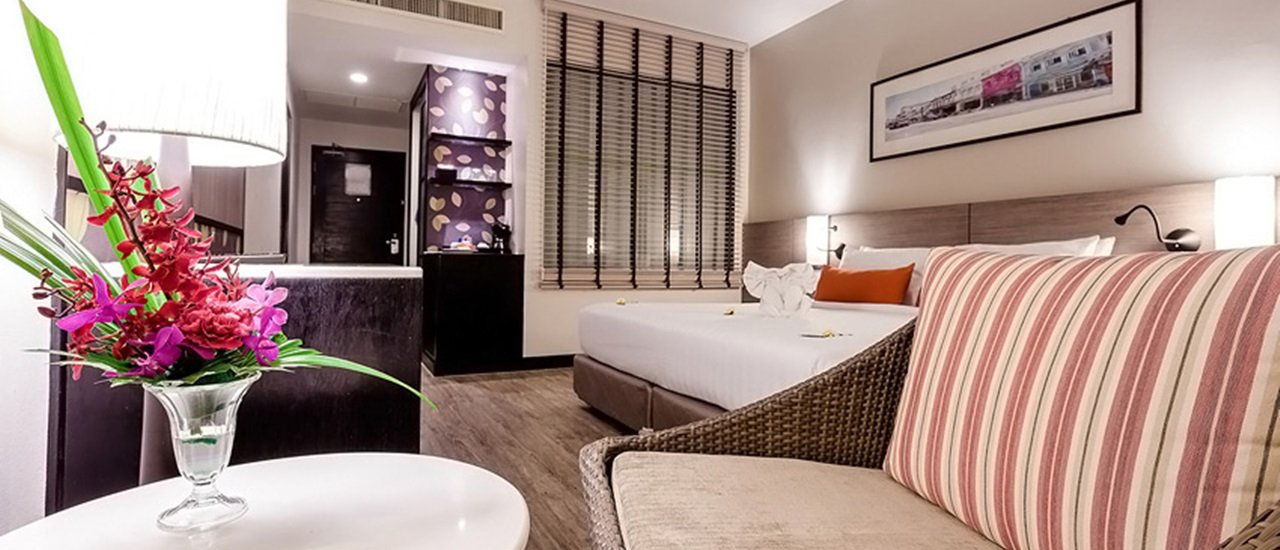 cover Dek Jew Chill Out @ Phuket - Deevana Plaza Phuket Patong on the rainy day.