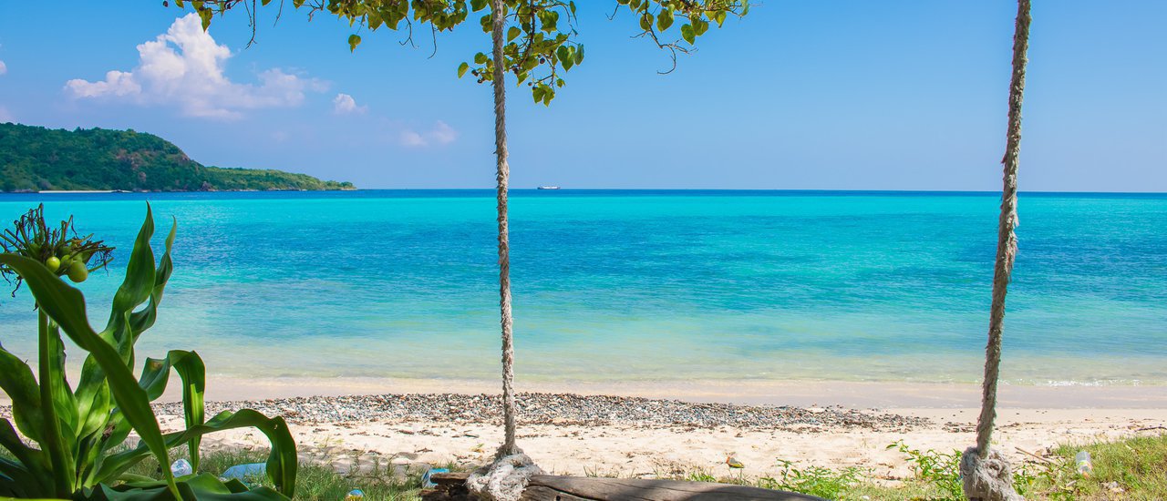 cover ทะเลสวยน้ำใส อยู่ไม่ไกล ไปเกาะแสมสาร