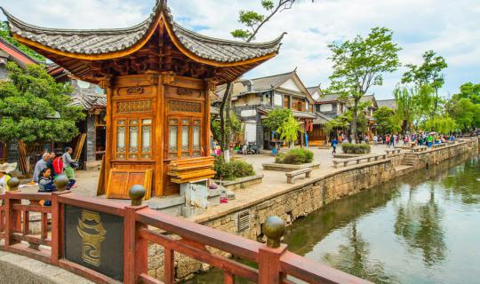 cover …”ลี่เจียง”...คลาสสิคเมืองมรดกโลก สัมผัสโชว์ตระการตา อลังการภูเขาหิมะมังกรหยก มณฑลยูนนาน...(ภาคต่อจากต้าหลี่)