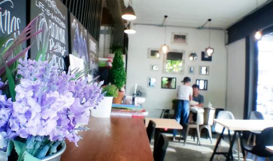 cover ความสุขเล็กๆ หาเก็บเอารอบๆตัว กับ ร้าน Sister's Corner salad & grill