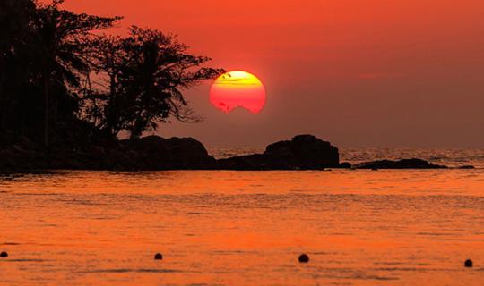 cover Dek Jew Chill Out @Mercure Koh Chang Hideaway: Let's swim and play water the whole day with Dek Jew on Koh Chang