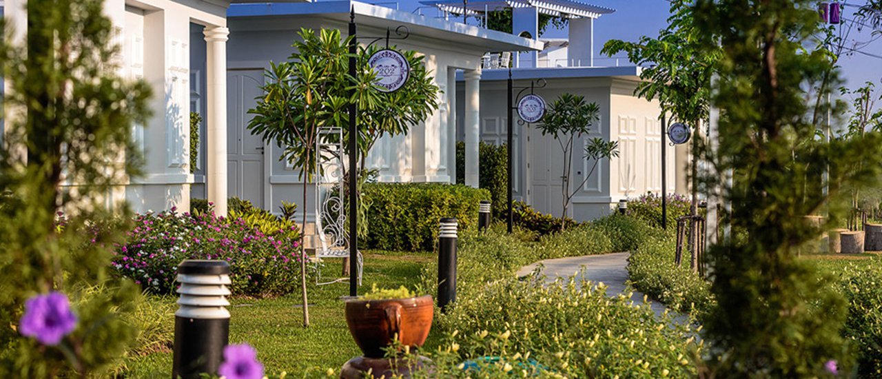 cover Dek Jew Chill Out @Hua Hin have fun at The Sea-Cret Garden and The Venezia