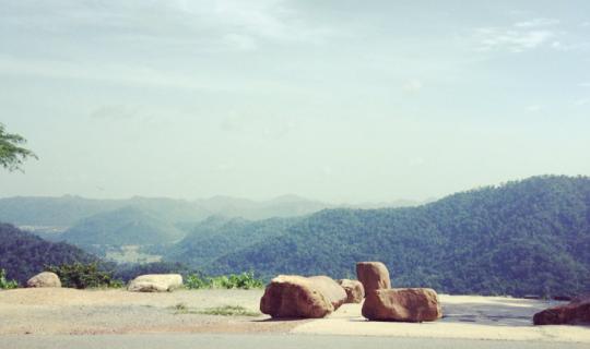 cover .. เ ข า ใ ห ญ่  ใ ค ร  ๆ ก็ ไ ป ( ค น เ ดี ย ว ) กั น ..