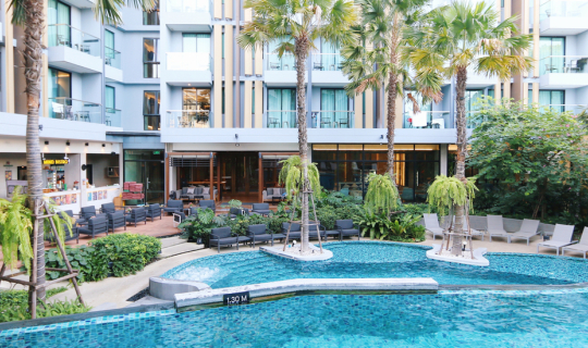 cover โรงแรมสไตล์ tropical เหมือนอยู่ในโอเอซิส ใจกลางเมืองพัทยา "Amber Hotel Pattaya"