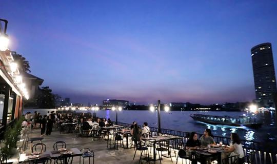 cover ล่าสุดกับร้านสวยเก๋ริมแม่น้ำเจ้าพระยาพร้อมอาหารสูตรกว่า 60 ปีโดยวิเศษไก่ย่างที่ Time & Tales