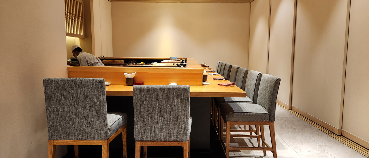 cover The Best Omakase ของกรุงเทพ เลยก็ว่าได้ เมื่ออยากทานโอมากาเสะดี ๆ ที่นี่ยังคงเป็นหนึ่งในร้านโปรด "SUSHI ICHIZU"