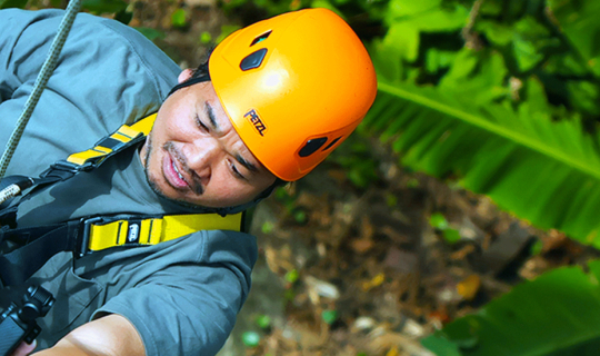 Cover ปลุกความซุกซนวัยเด็ก ปีนป่ายห้อยโหนเป็นลิง ที่Flying hanuman ภูเก็ต...