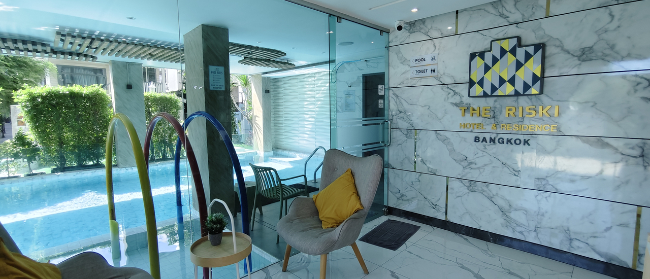 cover พักผ่อนสบายกลางกรุง   Riski Hotel @ Bangphlat ที่พักเรียบง่าย ใกล้ MRT บางพลัด