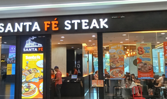 Cover เจมส์ จัดทริป พาหม่ำสเต็กไก่ 8 บาท ที่ Santa Fe Happy Steak รีเเบรนด...