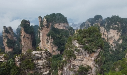 Cover รีวิวแพลนเที่ยวและการเดินทางไปอุทยานจางเจียเจี้ยด้วยตัวเอง นั่งรถบัส...