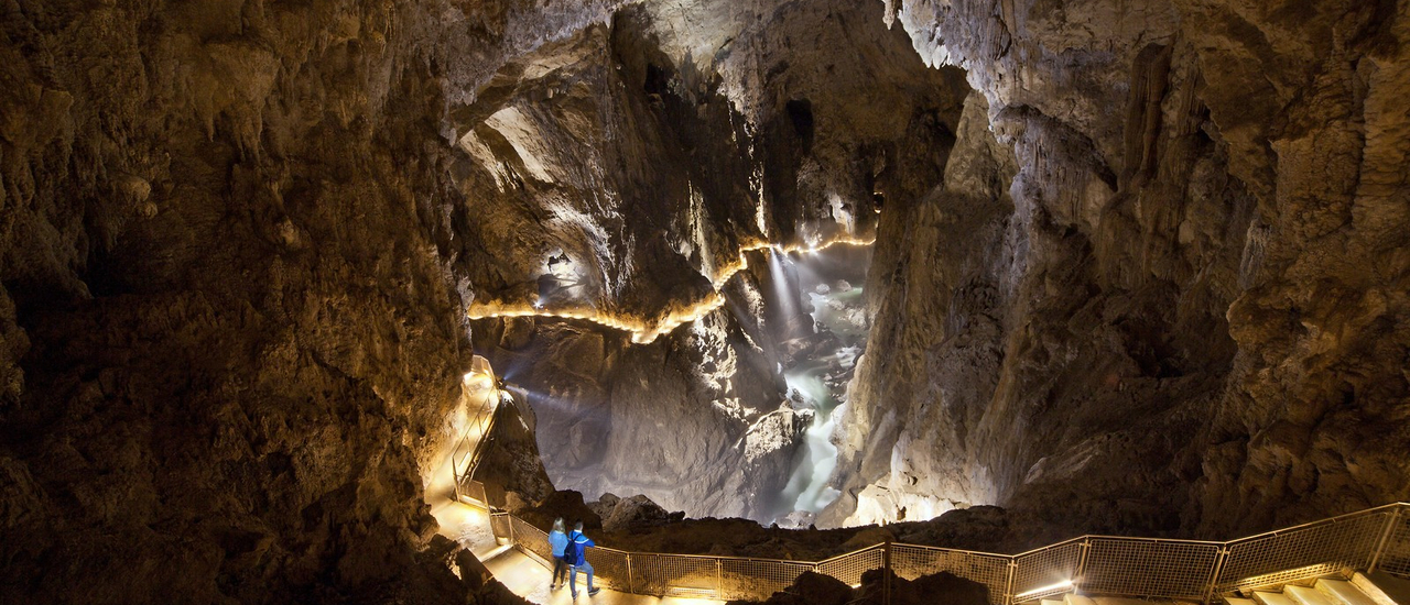 cover ทริปยุโรปใต้ ตอนที่ 7 ผจญภัยโลกใต้ดินที่สโลวีเนีย ถ้ำ 3 ล้านปี Postojna Cave ถ้ำแคนยอนใต้ดิน Skocjan cave และPredjama Castle เมื่อถ้ำฟิวชั่นกับปราสาท