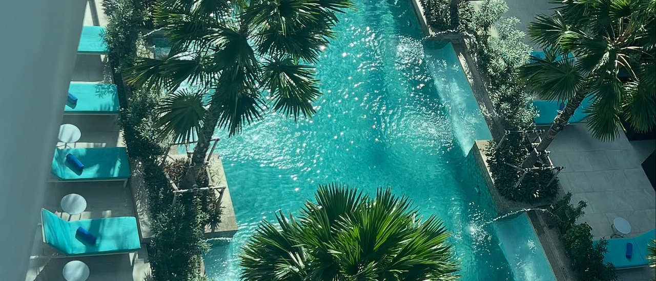 cover แจกโค้ดส่วนลด! "โรงแรมสไตล์ รีสอร์ท ใจกลางเมืองสุขุมวิท"  Novotel Living Bangkok Sukhumvit Legacy