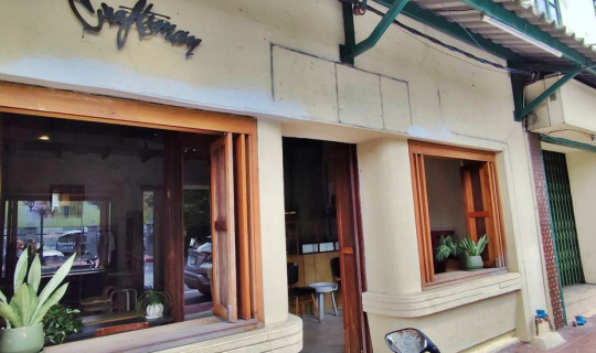 Cover Craftsman Roastery at old town @ ถนนบำรุงเมือง เขตพระนคร กรุงเทพมหาน...