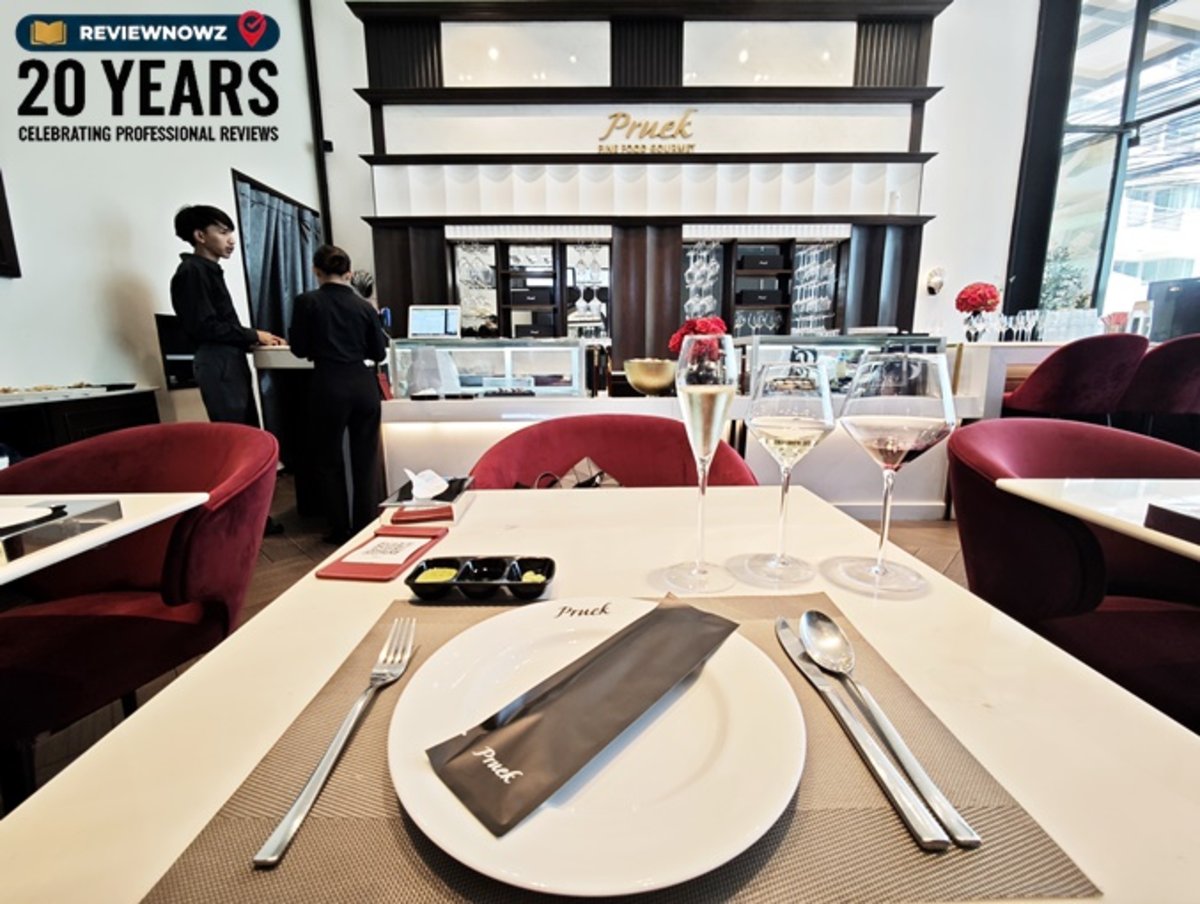 การจัดโต๊ะอาหารสุดหรูและ QR Code สำหรับสั่งอาหารที่ Pruek Food Gourmet