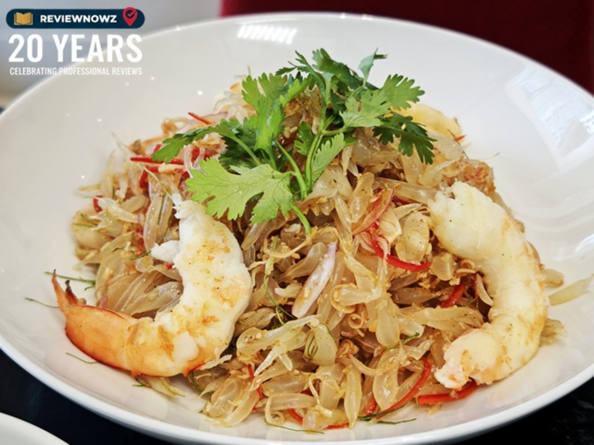 ยำส้มโอสูตรเชฟเคน วัชรวีร์ ส้มโอฉีกมือ กุ้งปรุงสุกพร้อมเปลือก โรงแรม Radisson Chateau de Bangkok